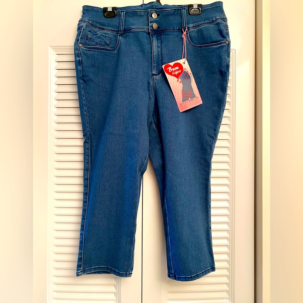 Venus Bum Lifter Capris
